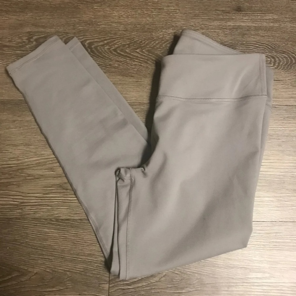 ❌ SOLD - Fabletics Capri leggings, Size M